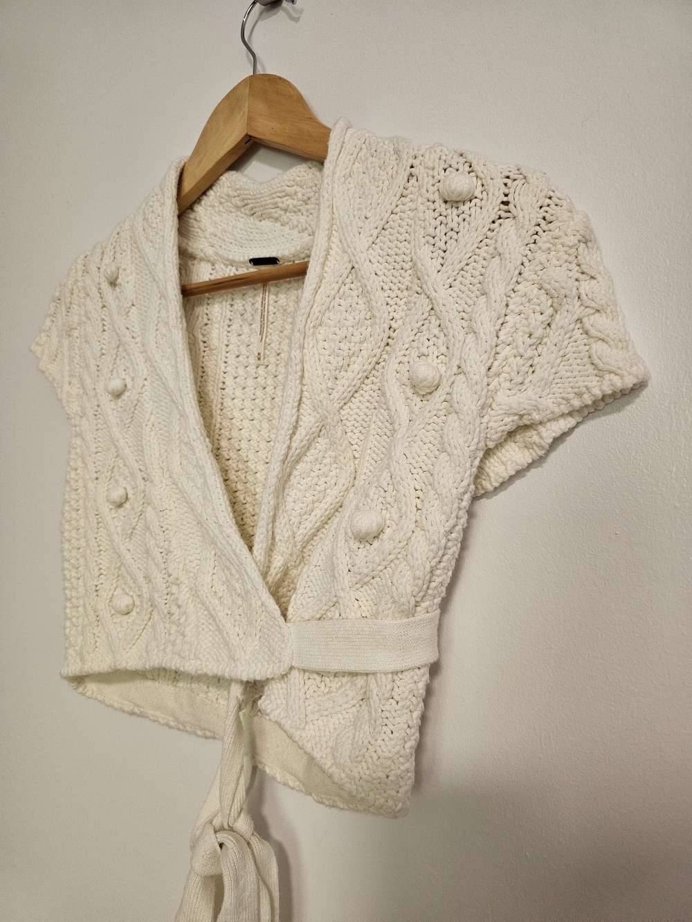 Free People Cable Knit Wrap Shrug Cream Size Medium Pompom Cotton Blend - Picture 4 of 8